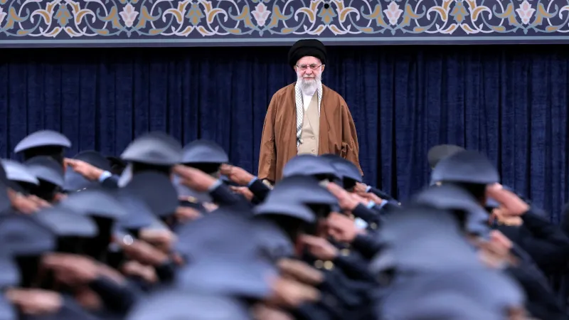 Íránský duchovní vůdce Alí Chameneí na snímku z února 2025