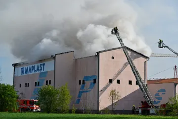 Předběžná škoda u požáru skladu plastů v Brně je 50 milionů