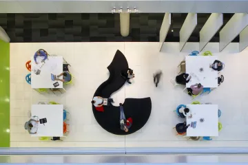 Zapomeňte na stravenky, pracovním benefitem je dnes houpačka