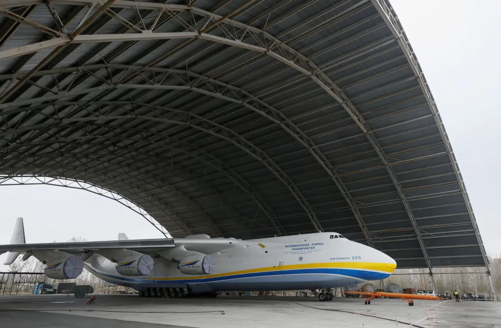 Antonov An-225 Mriya, největší letadlo světa na letišti Hostomel, březen 2017