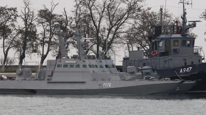 Jedna ze zadržených ukrajinských lodí v kerčském přístavu