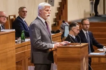Senát schválil nominace Bartoně a Smolka na ústavní soudce