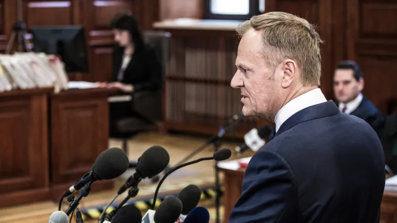 Donald Tusk jako svědek během vyšetřování v roce 2018
