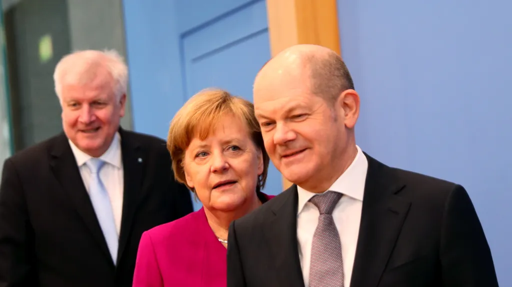 Horst Seehofer (CSU), Angela Merkelová (CDU), Olaf Scholz (SPD)