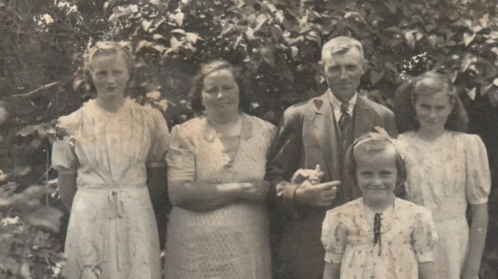 Hejtmánkovi s dcerami krátce po válce