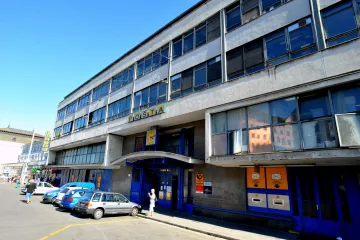 Pošta u brněnského nádraží skončí. Ze zchátralé stavby architekta Fuchse se přesune do nového