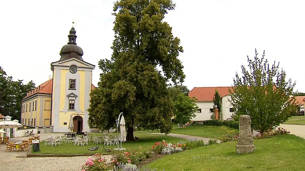 Areál zámku Ctěnice