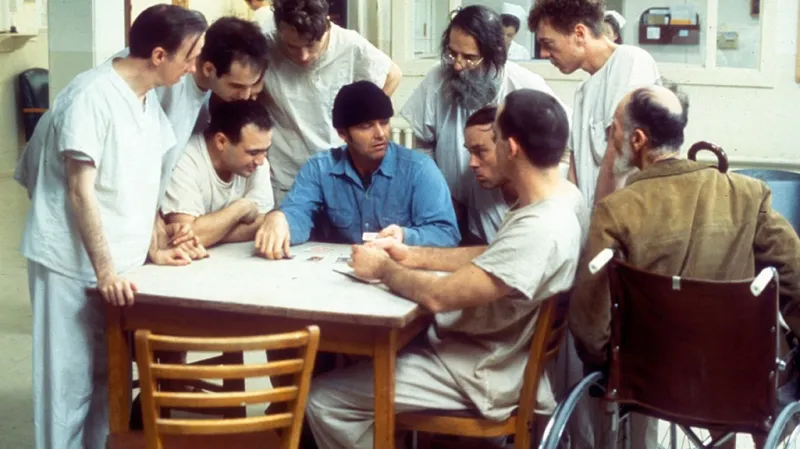 Přelet nad kukaččím hnízdem (1975, režie: Miloš Forman)