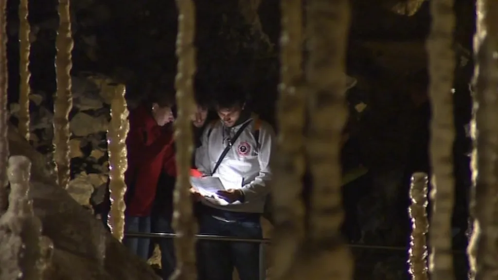 Příliš mnoho turistů krápníkům škodí