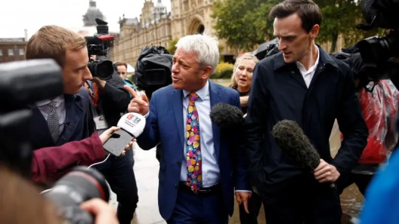 John Bercow mluví před parlamentem s novináři,  Autor: Henry Nicholls,  Zdroj: Reuters