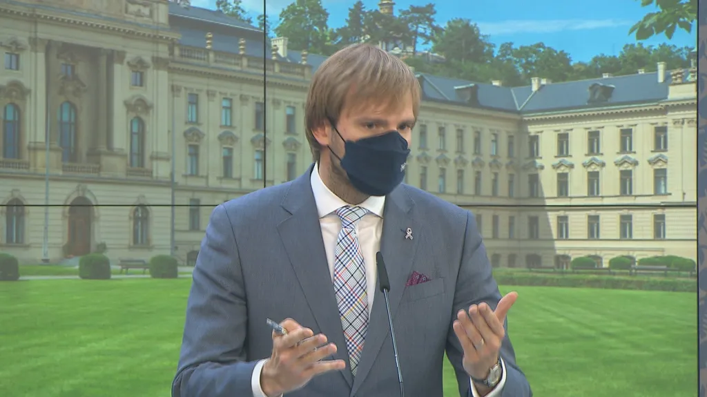 Ministr zdravotnictví Adam Vojtěch na brífinku po jednání vlády