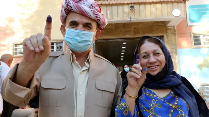 V Iráku skončily parlamentní volby. Hlasování provázela rekordně nízká účast voličů
