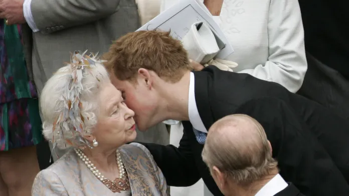 Alžběta II. a její vnuk princ Harry