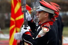 Poslanci odsouhlasili smlouvu o vstupu Severní Makedonie do NATO. Jednání pokračuje interpelacemi
