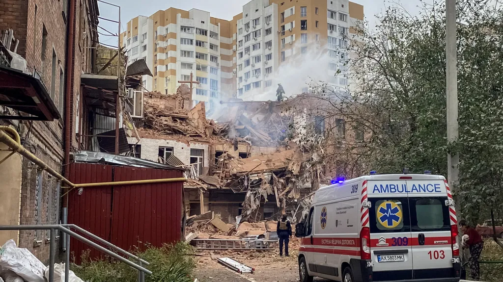 Bytový dům v Charkově po ruském útoku