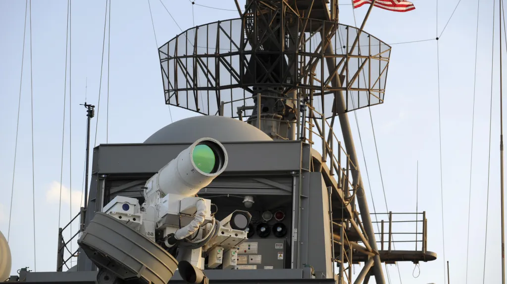 Námořní laser LaWS na výsadkové lodi USS Ponce