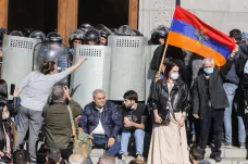 Po protestech v Jerevanu policie zatkla deset vůdců arménské opozice