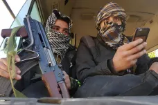 Konečná porážka rebelů v oblasti. Bojovníci opouštějí syrskou východní Ghútu