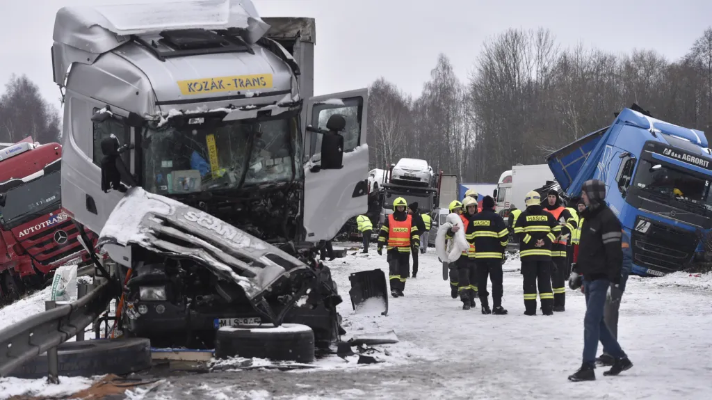 Hromadná dopravní nehoda na D1