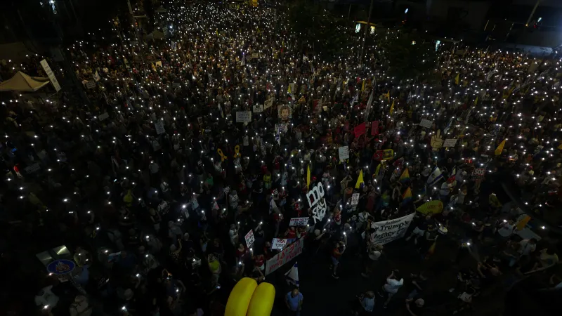 Protest proti izraelské vládě v Tel Avivu požadující konec války v Pásmu Gazy a propuštění rukojmí držených Hamásem (23. srpna 2025)