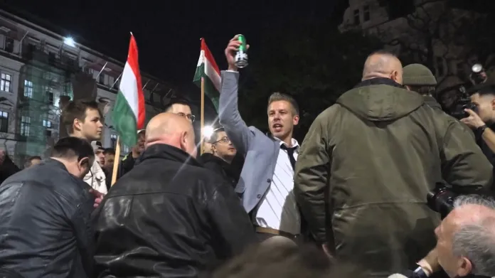 Péter Magyar na demonstraci v Budapešti