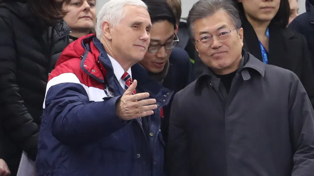 Americký viceprezident Mike Pence a jihokorejský prezident Mun Če-in na olympiádě v Pchjongčchangu
