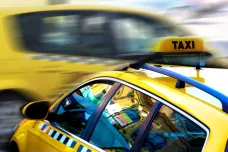 Ministerstvo zruší cenovou regulaci alternativních a smluvních taxi