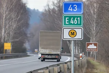 Mýto pro nákladní auta zdraží o 10 až 15 procent, oznámil ministr dopravy