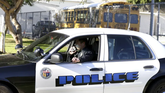 Policie uzavřela školy v Los Angeles