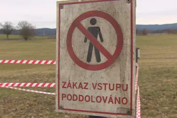 Uhlí se v Božičanech netěží desítky let, půda se ale opakovaně propadá. Ruská ruleta, míní jeden z místních