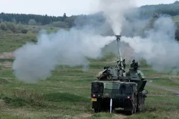 OBRAZEM: Zamířit a pal! Čeští dělostřelci cvičili v Doupovských horách 