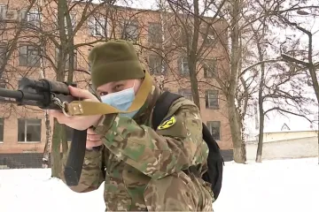 Štáb ČT natáčel v Charkově. Třicet kilometrů od hranic s Ruskem se lidé chystají bránit své město