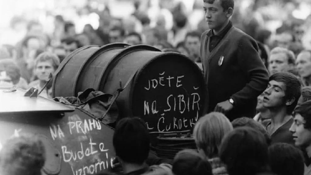 21. srpen 1968 ve Valašském meziříčí na snímcích Jiřího Fojtíka