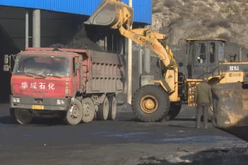 Při explozi v čínském dole zemřelo přes osmdesát lidí