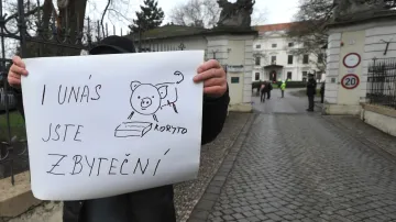 K zasedání vlády se vyjádřil i nespokojený občan