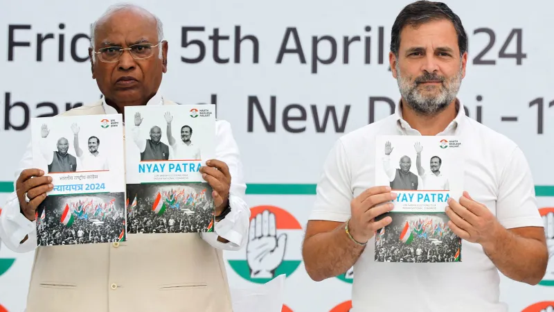 Lídři Indického národního kongresu Rahúl Gándhí a Mallikarjun Kharge