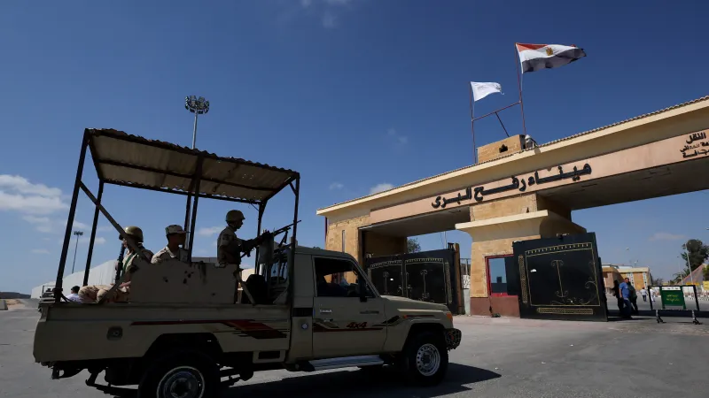 Egyptští vojáci na hraničním přechodu Rafah