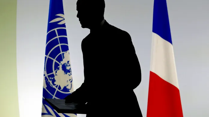 Barack Obama po přednesení úvodního projevu na pařížském summitu ke klimatu