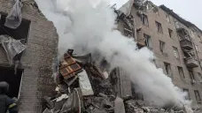 Následky ruského raketového útoku ve městě Kryvyj Rih