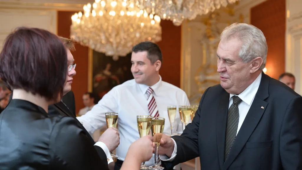 Prezident Zeman jmenoval 31 nových soudkyň a soudců