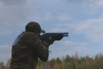 Na frontě vojákem, v civilu právníkem. Ukrajinští advokáti pomáhají, kde je zrovna potřeba