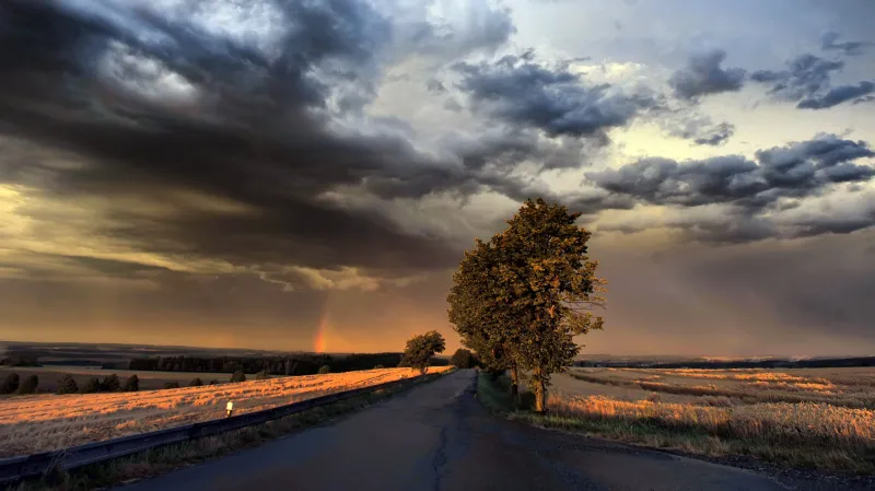 Obloha po nedělní bouřce (okolí Puklic u Jihlavy)