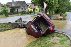 Škody za stovky milionů a studny plné bahna. Obce na Olomoucku stále odklízejí následky bouří