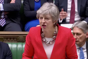 Mayová chce napotřetí protlačit svou brexitovou dohodu. Šéf parlamentu pohrozil, že další pokus nepřipustí