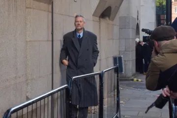 Britský politik dostal 10,5 roku vězení. Bral úplatky za projevy ve prospěch Ruska