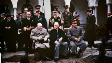 Churchill, Roosevelt a Stalin na jaltské konferenci