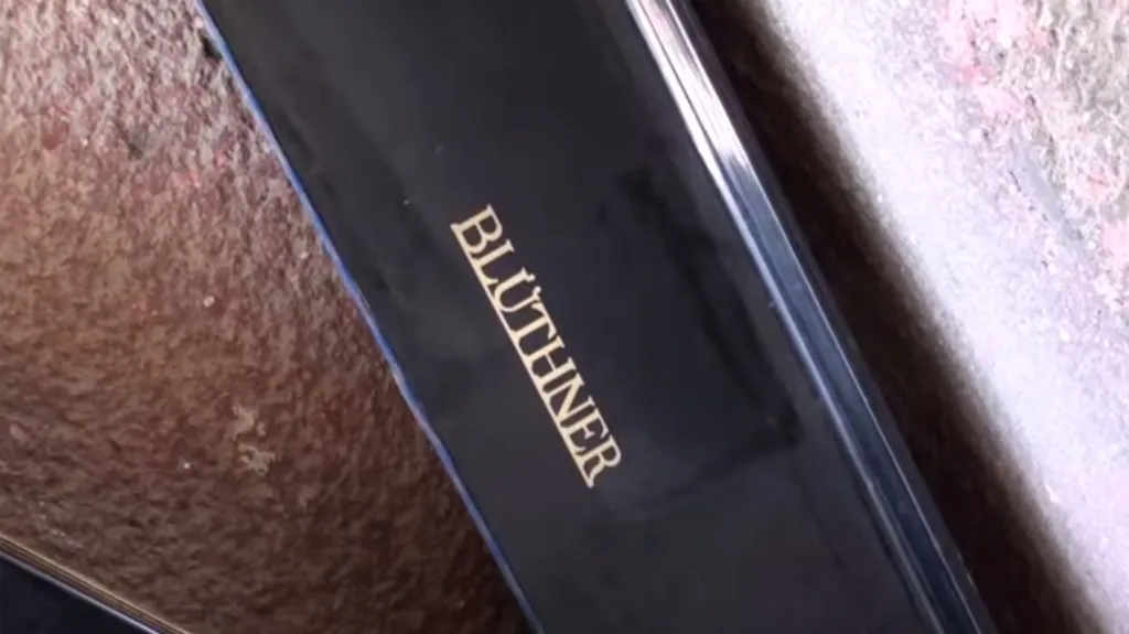 Neslavný konec koncertního křídla Blüthner