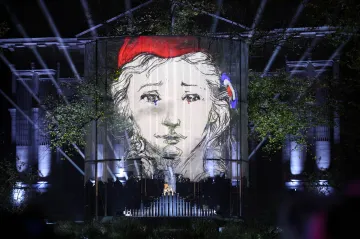 „Ztráta je obrovská.“ Francie si připomněla deset let od teroru