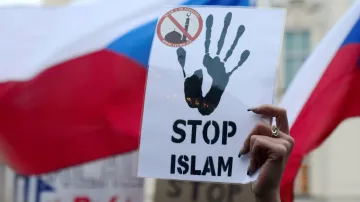 Demonstrace proti islámu na Hradčanském náměstí