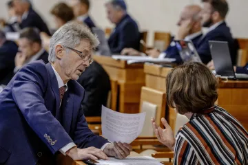 Senát schválil zvýšení rodičovského příspěvku